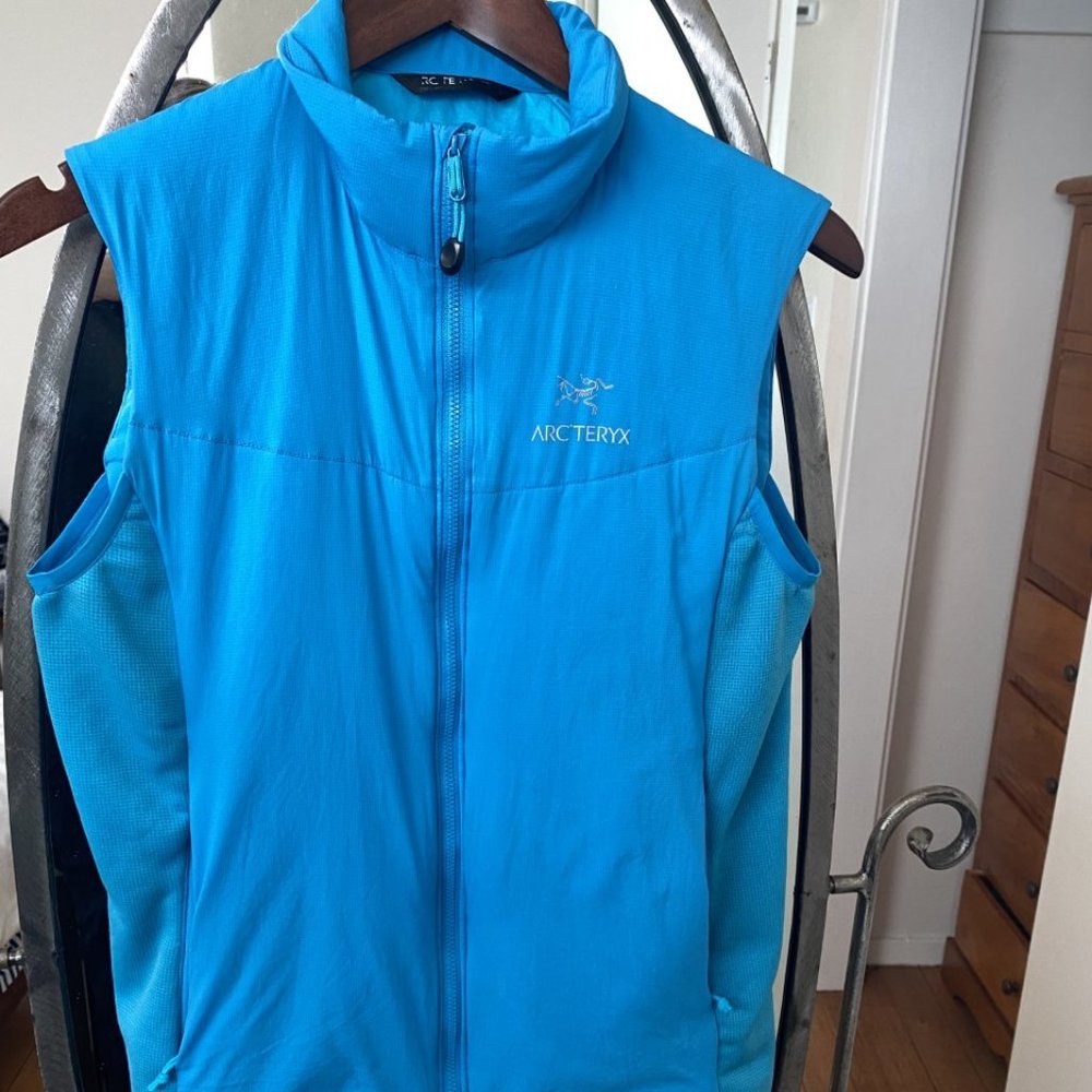 Arcteryx bright blue Atom vest